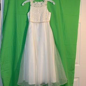 David’s Bridal Flower Girl dress with headpiece. Ivory with Rum accent. Size 7